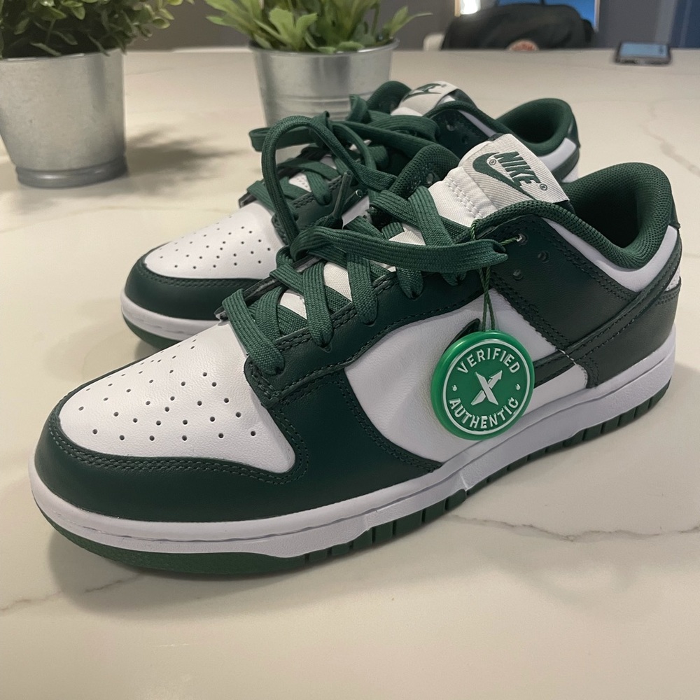 Nike dunk low Michigan state AUTHENTIC. Green💚